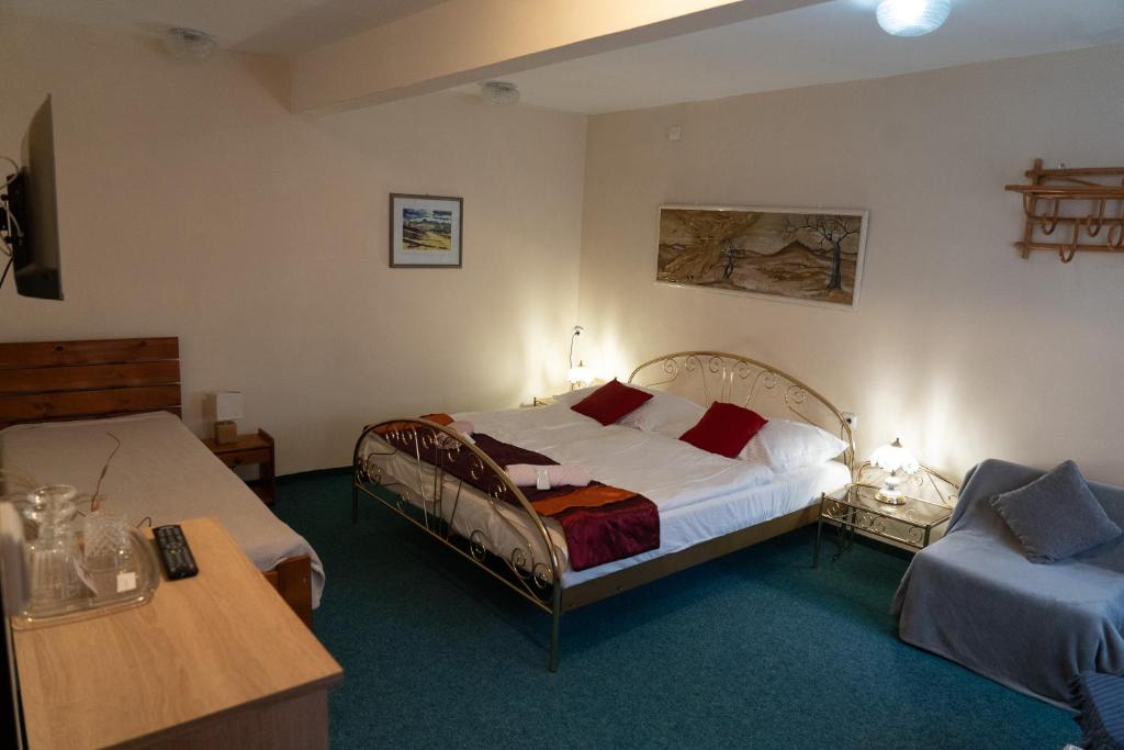 Postel nebo postele na pokoji v ubytování Hotel U Beránků