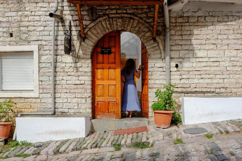 Majutusasutuse Guesthouse Hoxha fassaad või sissepääs