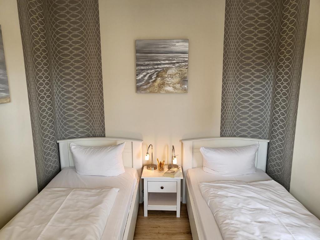 Postel nebo postele na pokoji v ubytování Apartment 74 im Haus Villa Anna II