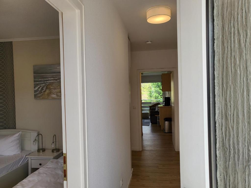 Postel nebo postele na pokoji v ubytování Apartment 74 im Haus Villa Anna II