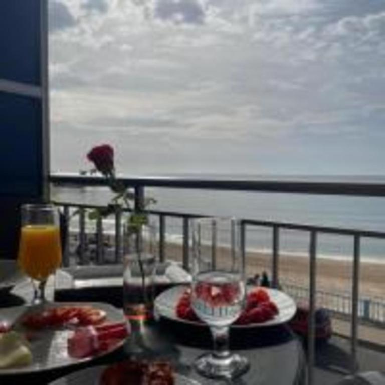 Beachfront Apartment with Sea View & Balcony PMT16