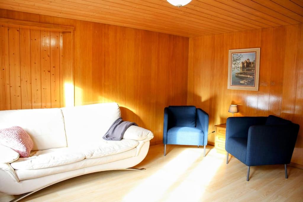 Posezení v ubytování Alpine chalet apt w/parking and porch