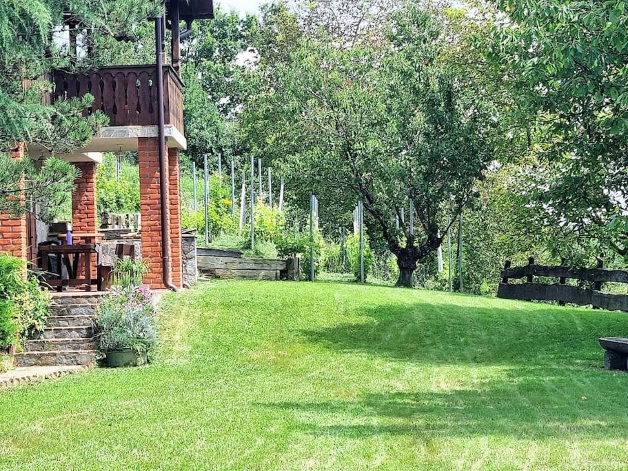 Vrt ispred objekta Il-Veduta: Country-estate