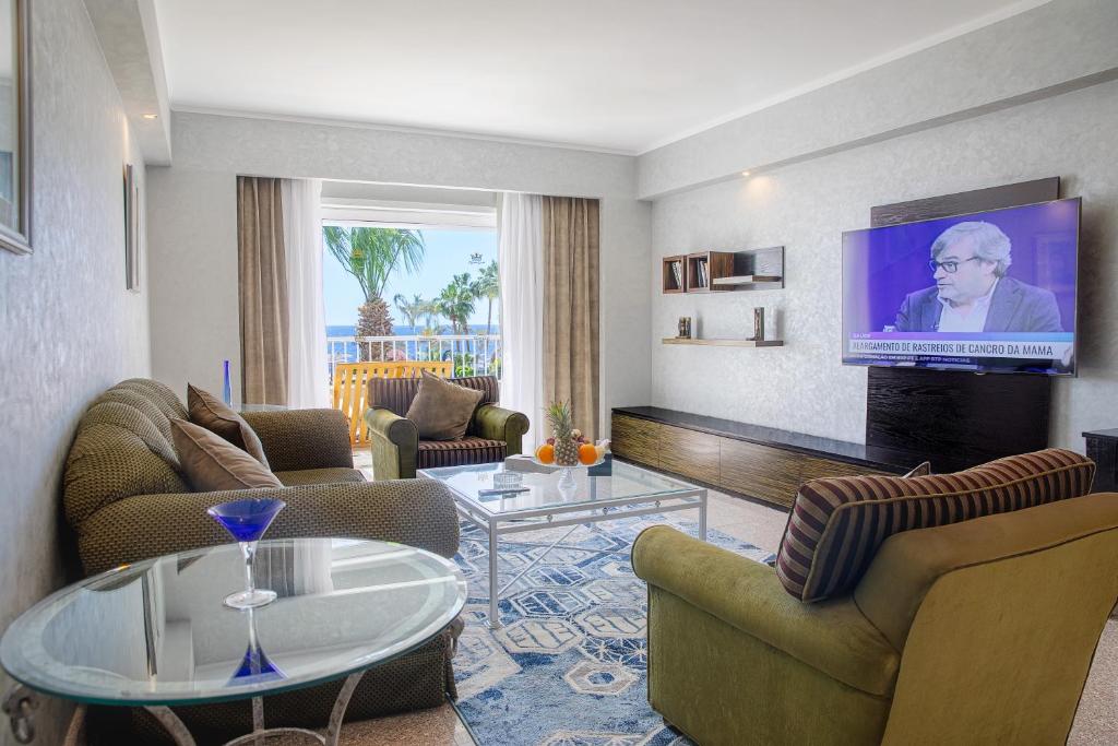 Телевизор и/или развлекательный центр в Monte Carlo Sharm Resort & Spa