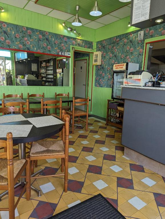 Kuchyň nebo kuchyňský kout v ubytování Auberge Des Pins