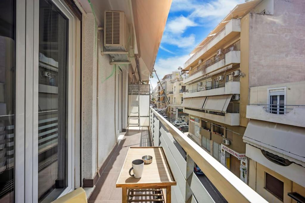 Balkon lub taras w obiekcie Apartment in the Middle of Everything
