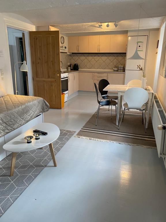 a living room and kitchen with a table and chairs at Apt17 - Guest house just outside of Billund - rural and quiet surroundings in Billund