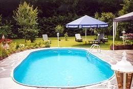 Bazén v ubytování Land-Hotel Am Wald Garni nebo v jeho okolí