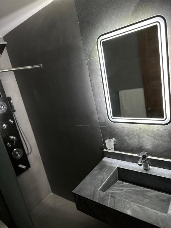 Koupelna v ubytování بنسيون الحصري اكتوبر modern motel