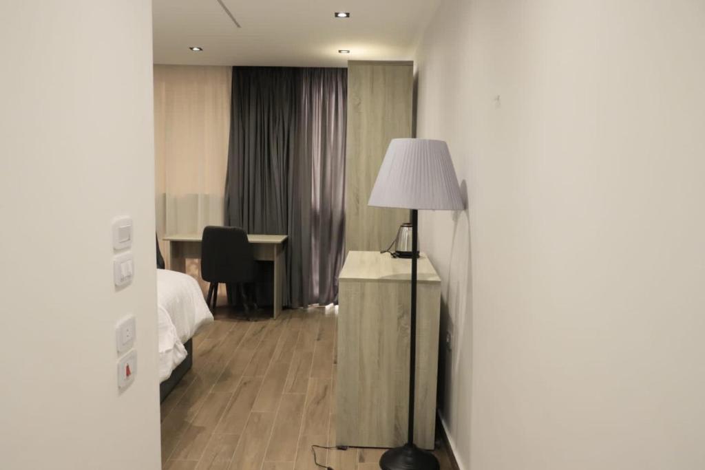 Postel nebo postele na pokoji v ubytování بنسيون الحصري اكتوبر modern motel