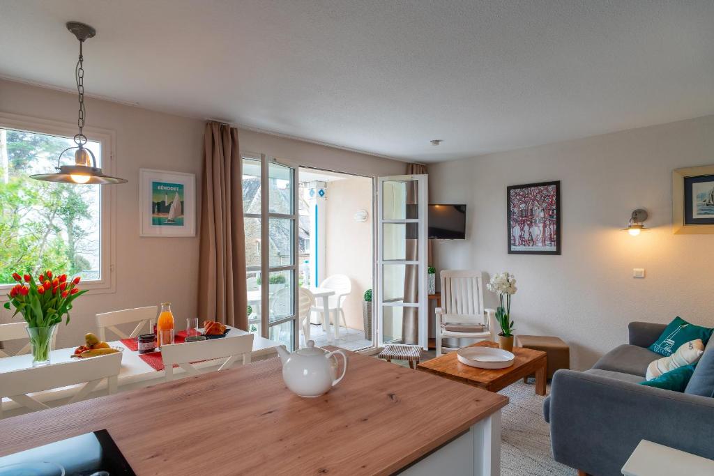 Posezení v ubytování Penfret - Appt avec piscine, vue mer, plage à 50m