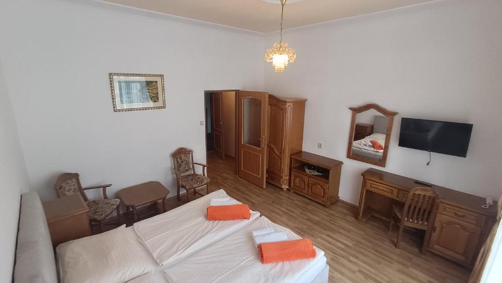 
Deluxe Double Room with Extra Bed
