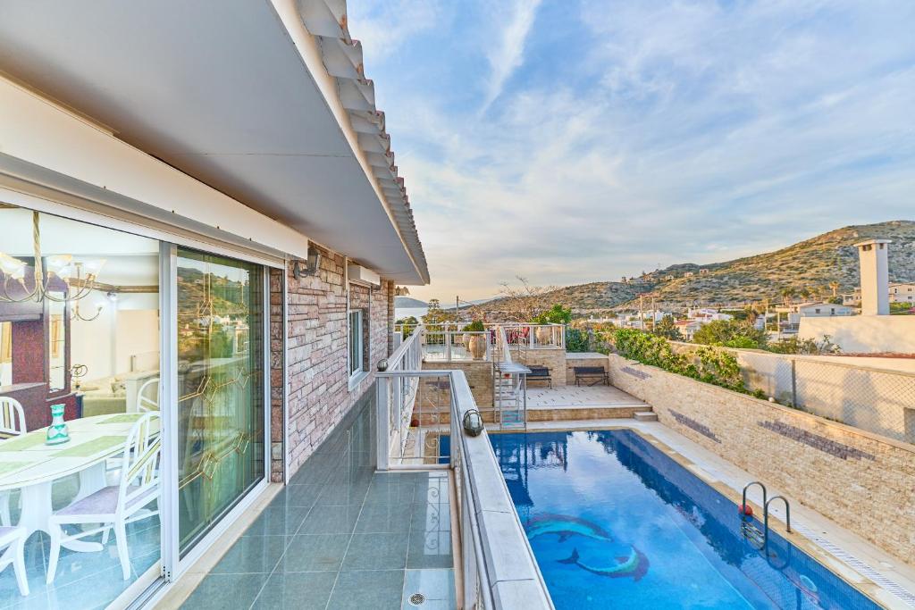 The swimming pool at or close to The Mardim Villa