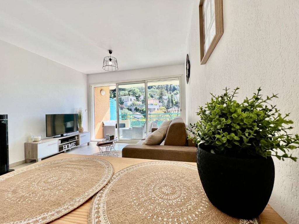 quiet studio swimming pool Roquebrune