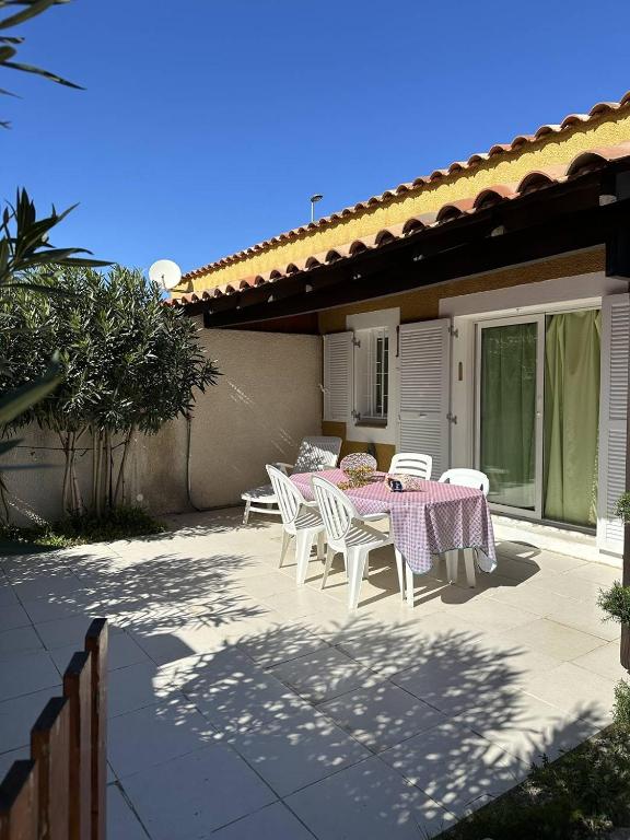 Photo de la galerie de l'établissement HOLIDAYLAND 434 VILLA T2 MEZZANINE 6 couchages NARBONNE PLAGE, à Narbonne-Plage