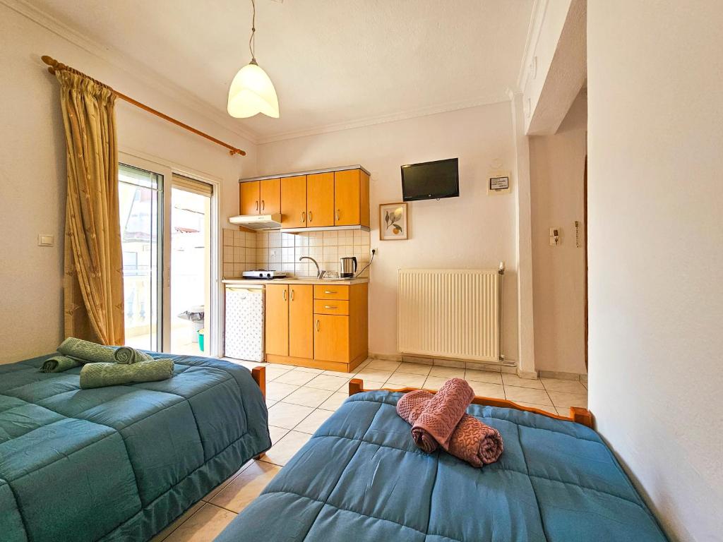 Postel nebo postele na pokoji v ubytování Hotel Exarhos