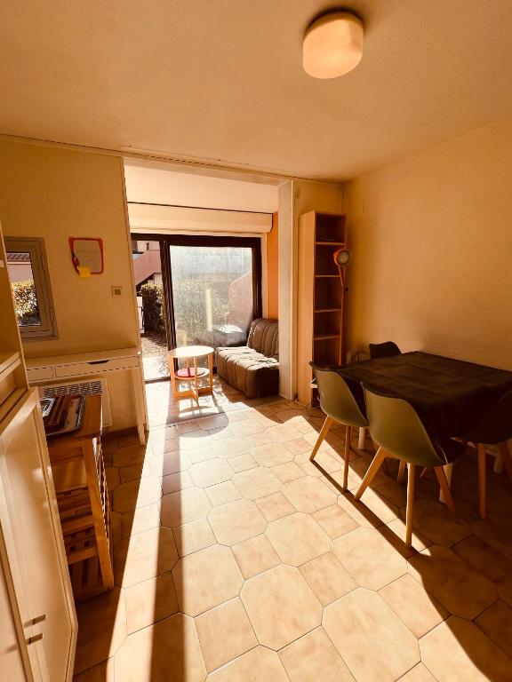Fotografia z galérie ubytovania CAP PHOEBUS Joli studio alcôve proche plage Roquille Cap d'Agde v destinácii Cap d'Agde