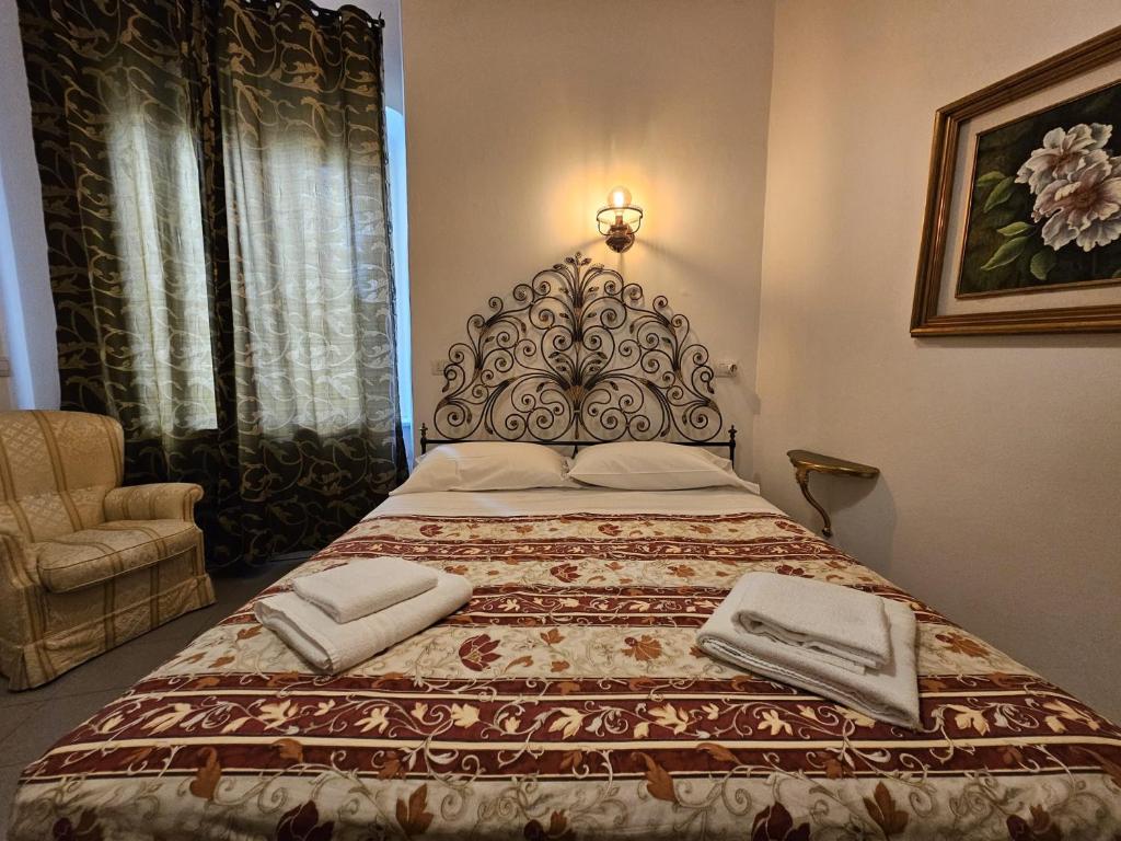 a bedroom with a bed with two towels on it at Gropallo Palace Apartments - 4 Dreams 4 You - Pieno centro - Palazzo Nobiliare Storico in Genoa