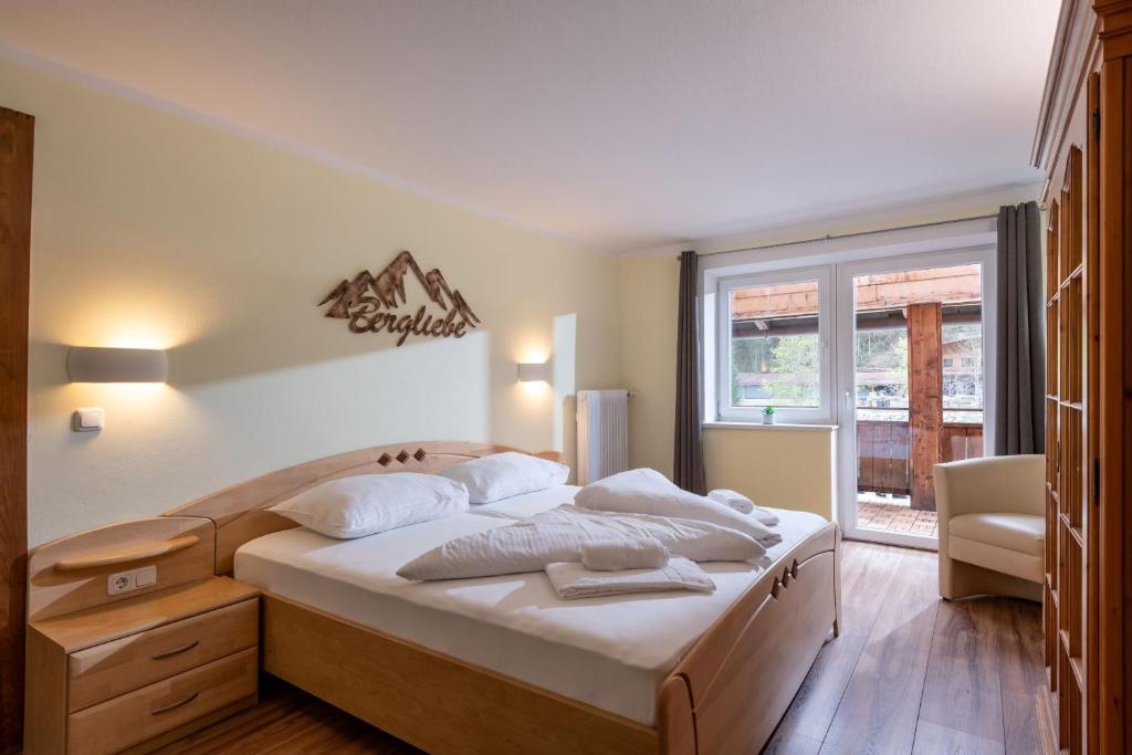 a bedroom with a bed and a window at Entspannung in Tirol, Gemütliche Ferienwohnung im Thierseetal, FeWo 14 in Thiersee