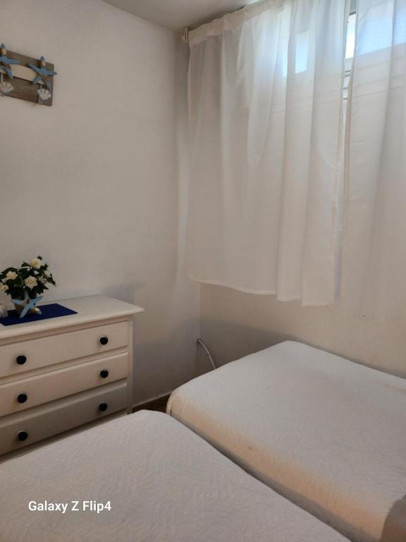 Posteľ alebo postele v izbe v ubytovaní Apartamento en 1ª linea de playa y Parque Natural Cabo de Gata - planta semisotano