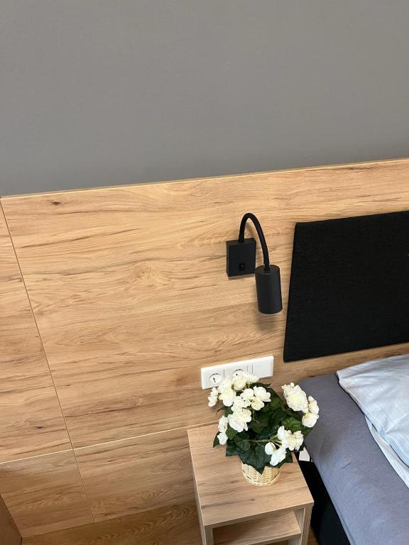 Postel nebo postele na pokoji v ubytování Firstsleep Ebersberg