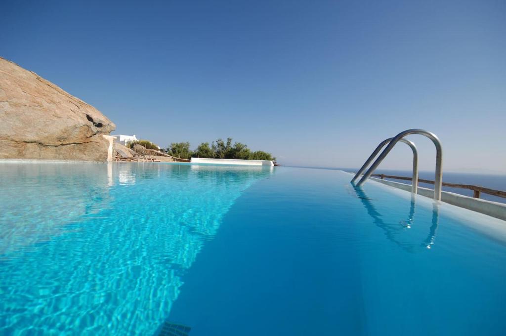 Πισίνα στο ή κοντά στο NERAMAR Ensuite Room & Swimming Pool