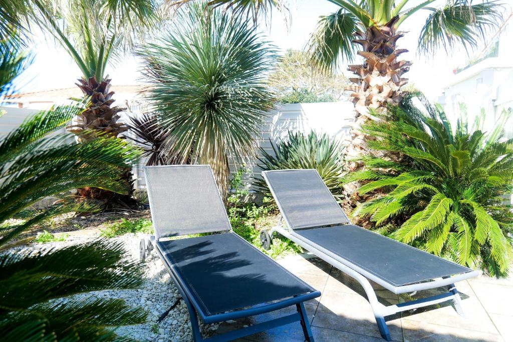 Vonkajšia záhrada v ubytovaní Belle maison de vacances à la Pironnière - 6 à 8 pers