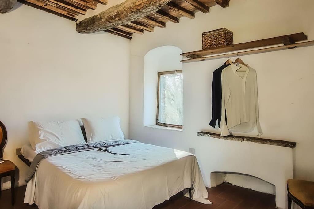 Ένα ή περισσότερα κρεβάτια σε δωμάτιο στο Borgo di Capannole , appartamento "Giorgio"