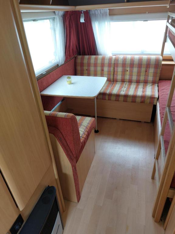 Postel nebo postele na pokoji v ubytování Nikita caravane