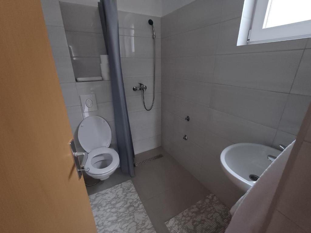 High Sky Apartments - One-Bedroom Apartment