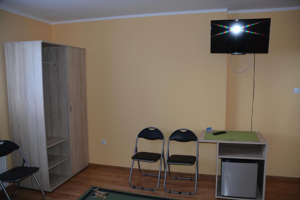 Televízia a/alebo spoločenská miestnosť v ubytovaní Pokoje Gościnne u Agaty
