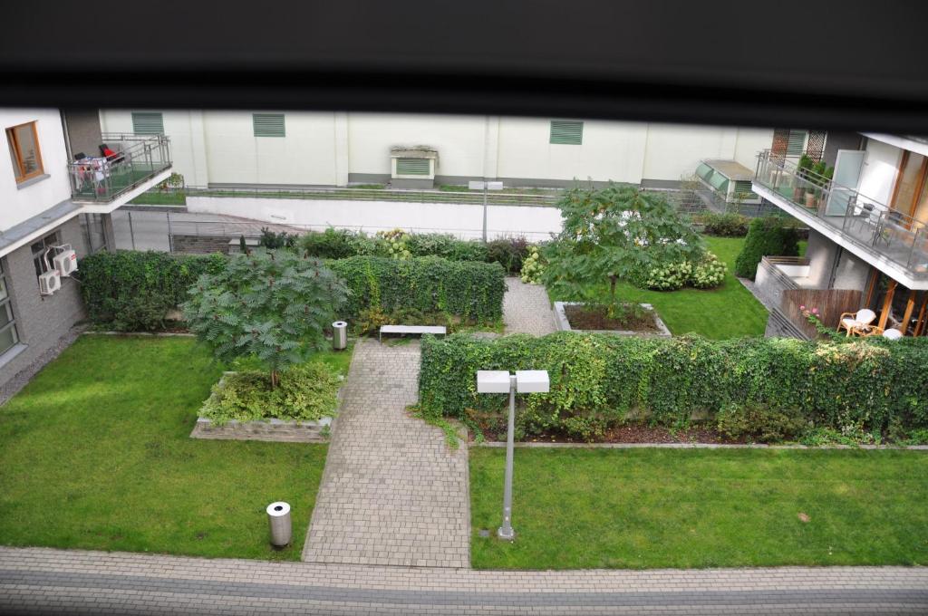 Vonkajšia záhrada v ubytovaní Apartament Mokotow