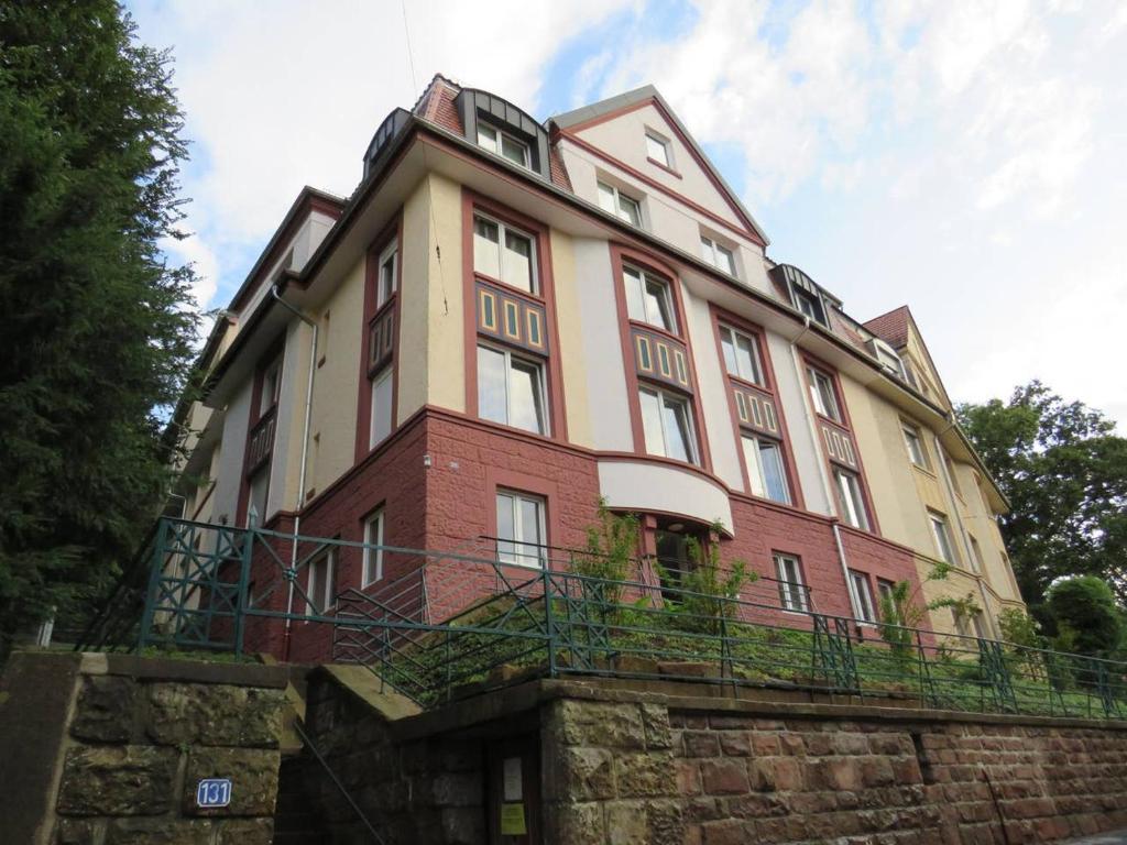 L8 Street - Kaiser-Friedrich-Straße 131