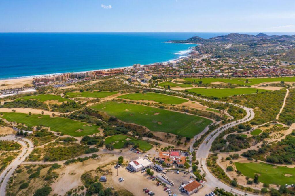 an aerial view of a park next to the ocean at Apartmenjkl in San José del Cabo