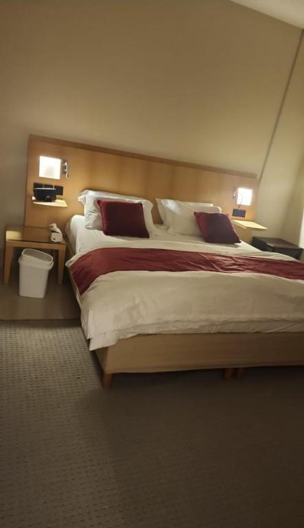 a hotel room with a large bed with two pillows at شقق سكاي عرعر الفندقية in Arar