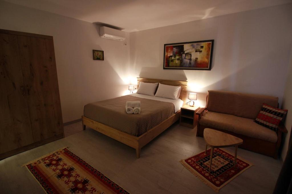 Postel nebo postele na pokoji v ubytování Emblematic House Apartment 4
