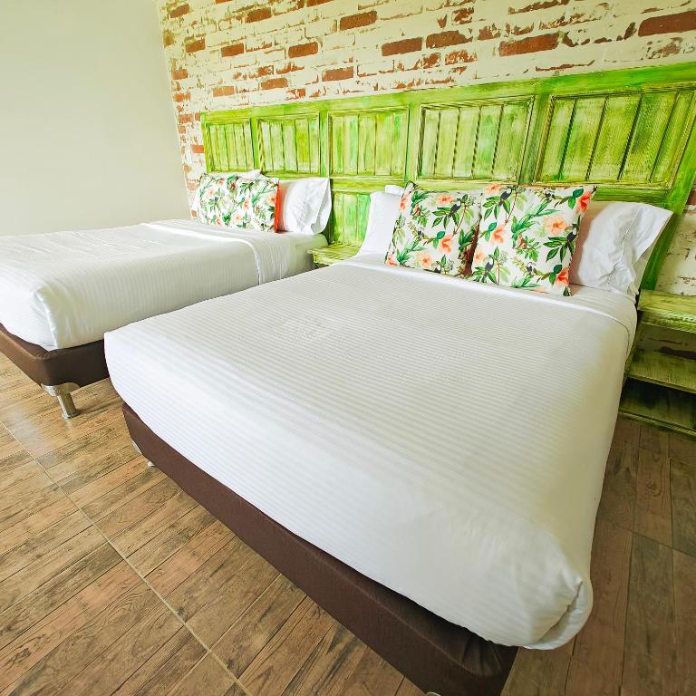 Letto o letti in una camera di Zenith Bed & Breakfast