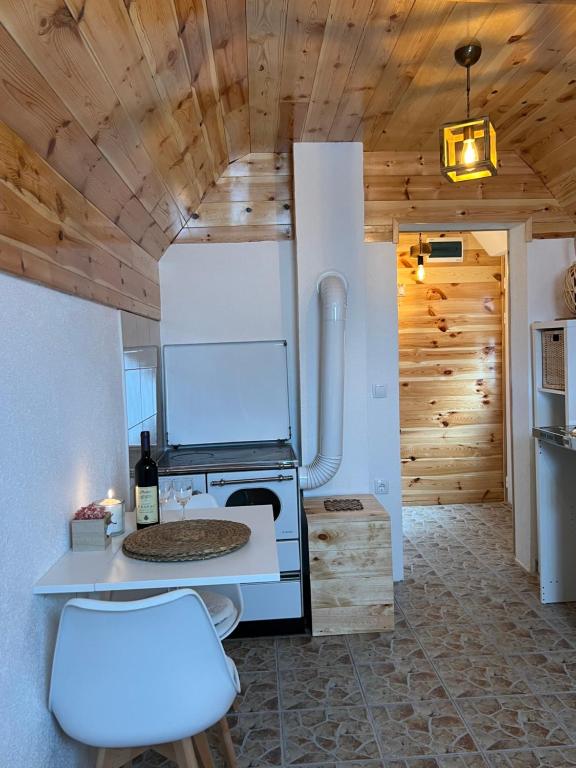 Kuchyň nebo kuchyňský kout v ubytování Apartment & Rooms Sweet Dreams