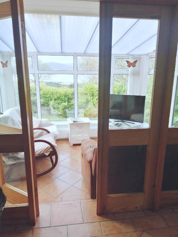 TV a/nebo společenská místnost v ubytování Carolina Cottage