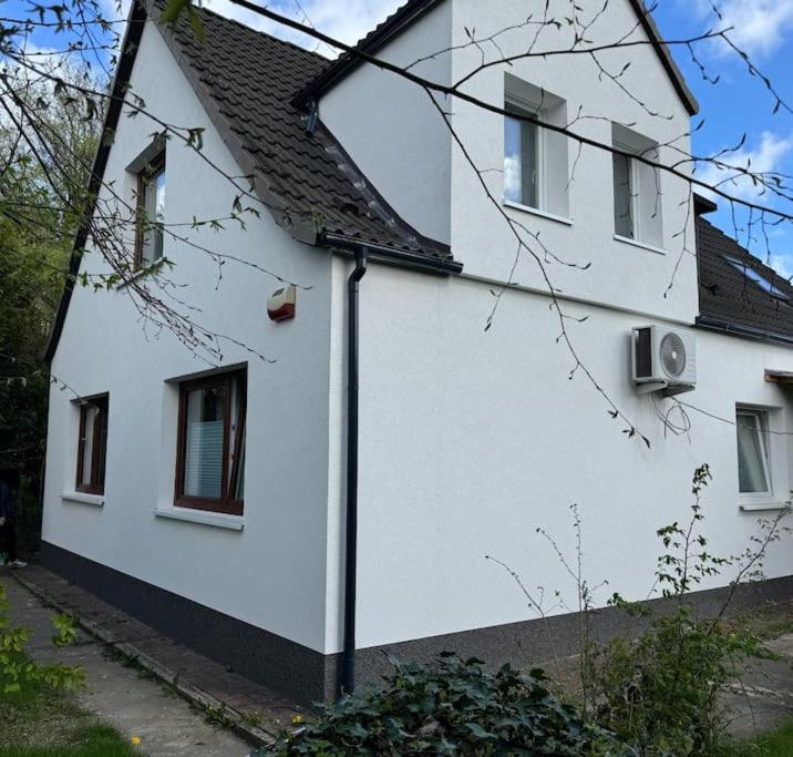 Haus mit Garten , 5 Zimmer , Grillhaus, Whirlpool, Neumünster (precios
