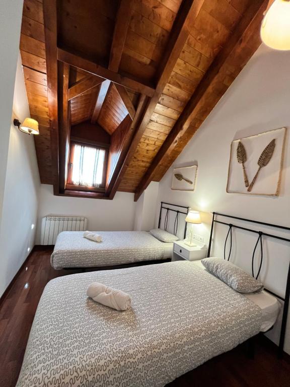 Postel nebo postele na pokoji v ubytování Luxury House Valencia D'Aneu