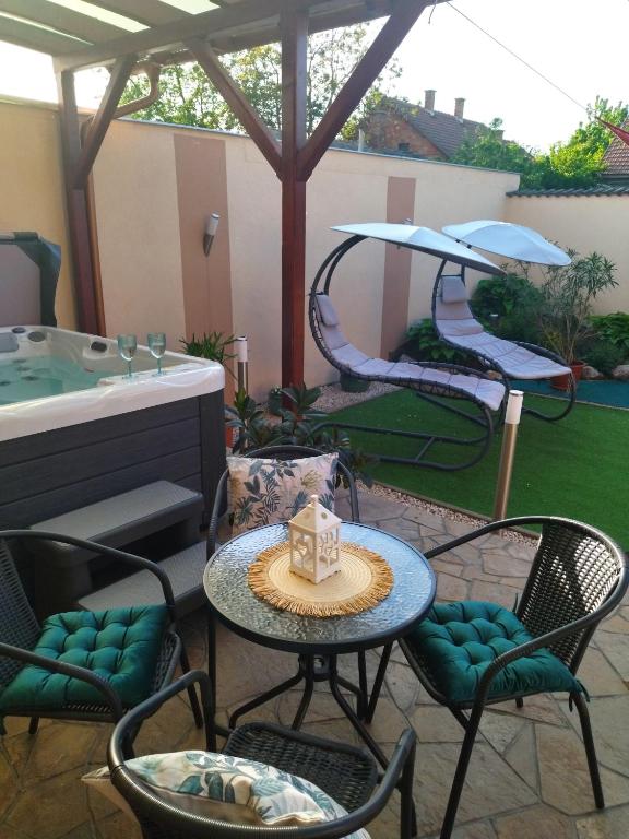 A seating area at Elza Apartman