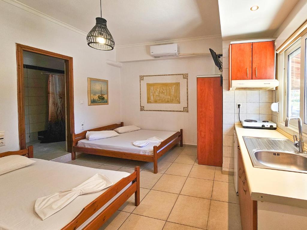 Postel nebo postele na pokoji v ubytování Hotel Exarhos