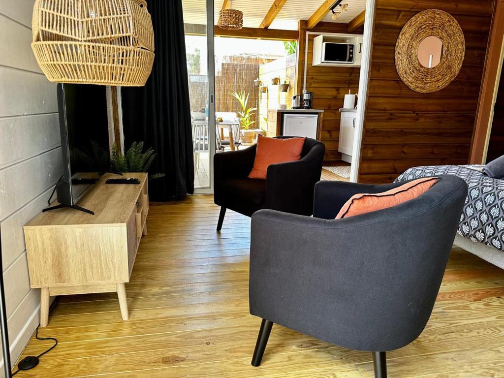 Posezení v ubytování Bungalow L'hibiscus