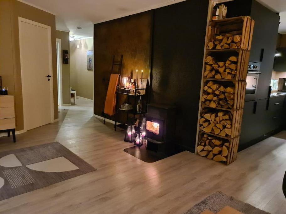 Køkken eller tekøkken på Koselig og moderne leilighet, meget sentralt i Narvik med gratis parkering!