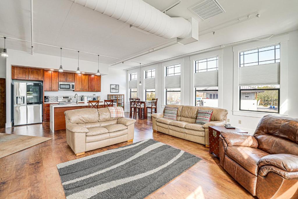 Modern Blaine Condo Rental Less Than 1 Mi to Boat Harbor!, Blaine