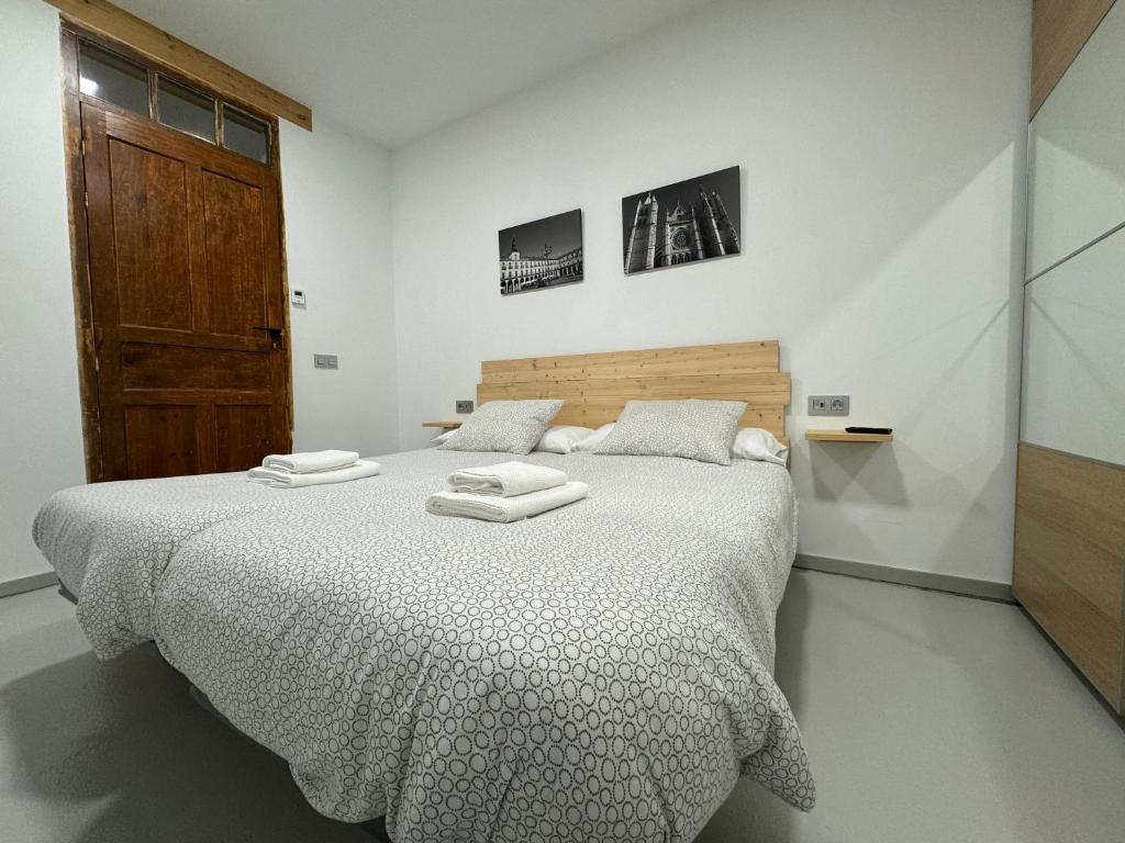 Posteľ alebo postele v izbe v ubytovaní Apartamentos Mk77 León- San Isidoro