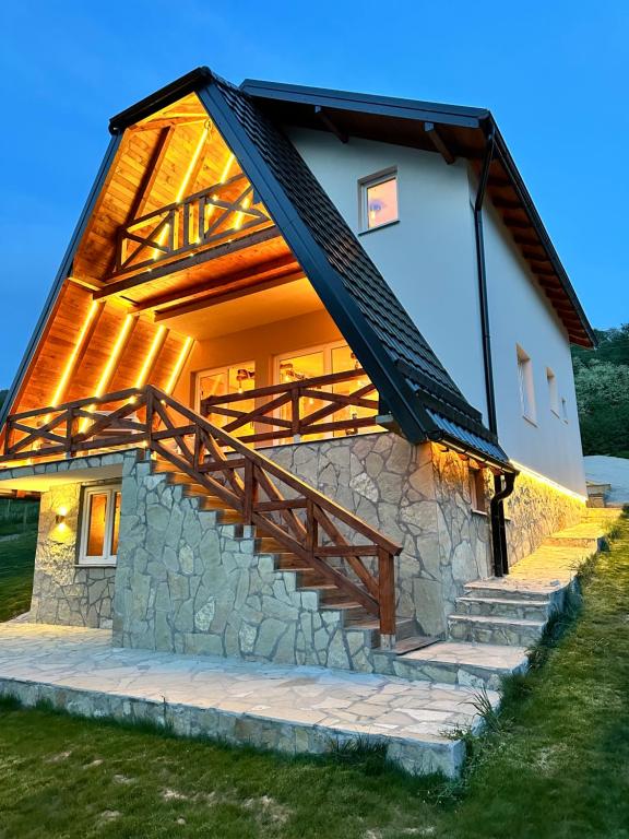 Casa con fachada de piedra y escaleras de madera en Rustic Luxury Villa Drina Drlače, en Ljubovija