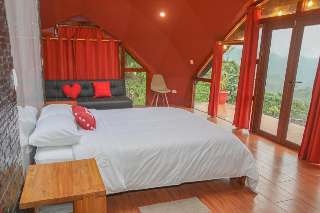 Postel nebo postele na pokoji v ubytování GLAMPING MINDO SUYANA