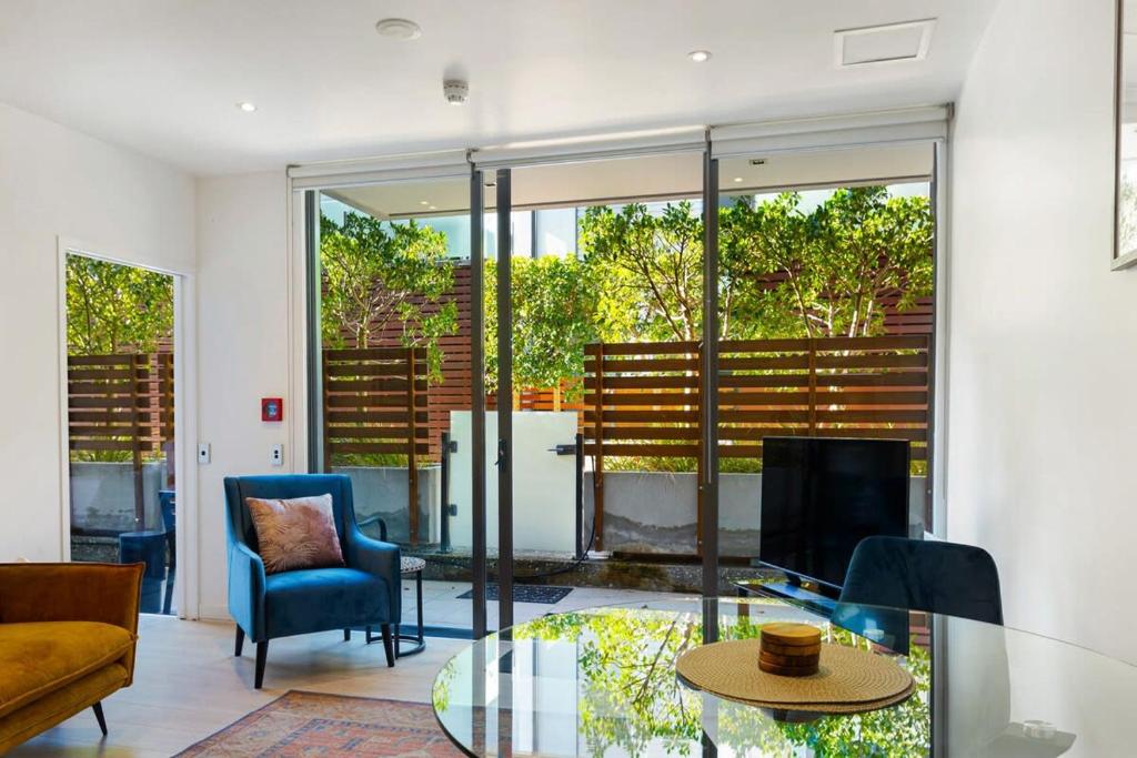 Posezení v ubytování Charming 1BR in Wynyard Quarter I Zodiak Stays